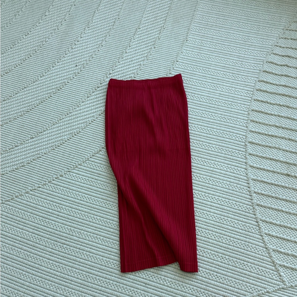 PLEATS PLEASE ISSEY MIYAKE
Red Thicker Bottoms 1 Midi Skirt - Picture 6 of 9